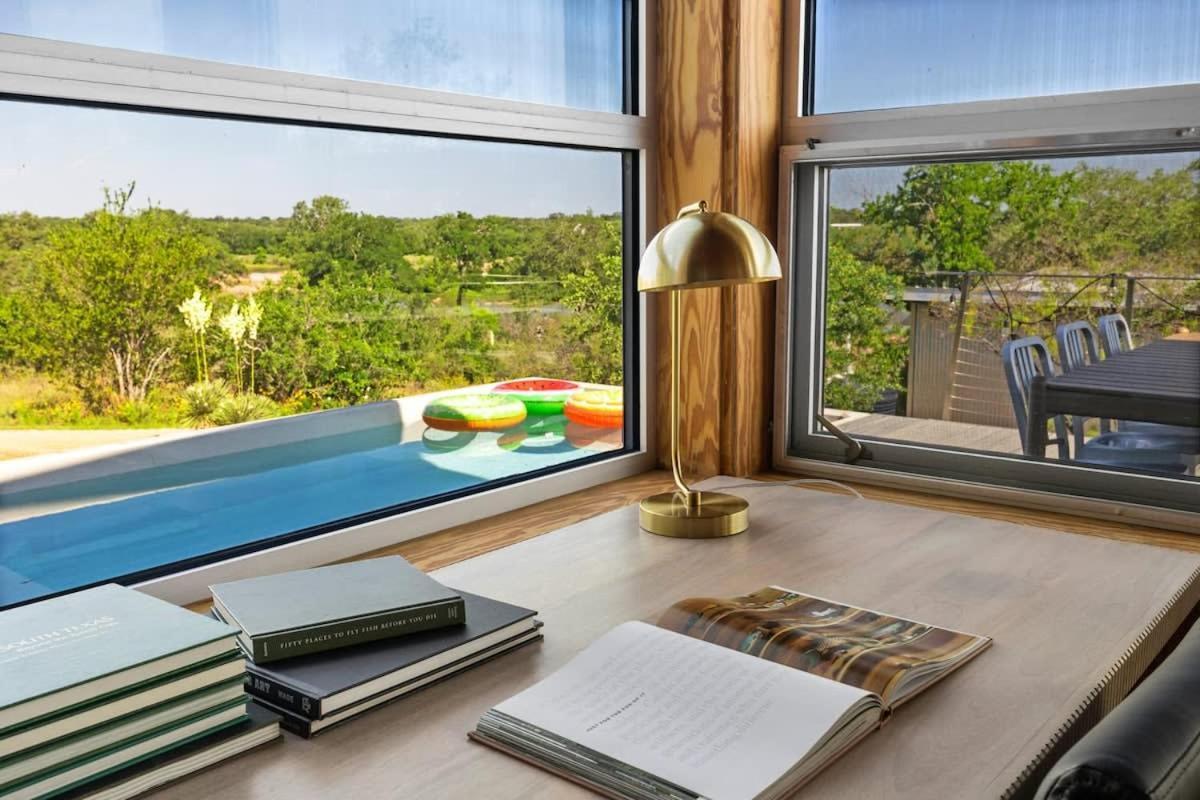 Lazo House - Riverfront With Overlooking Llano River Exterior foto